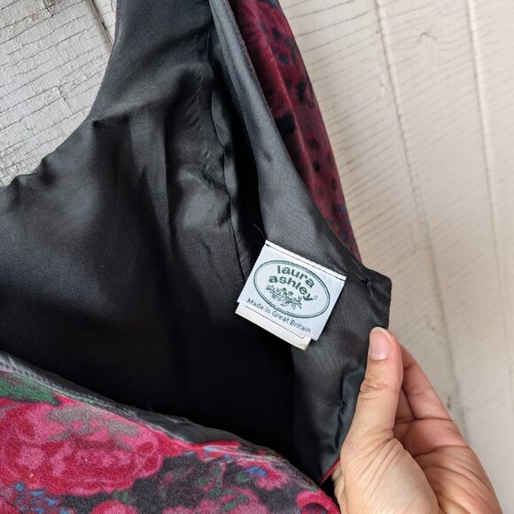 Red and Black Floral Velvet Laura Ashley Midi Dress 80s/90s - Picture 7 of 10